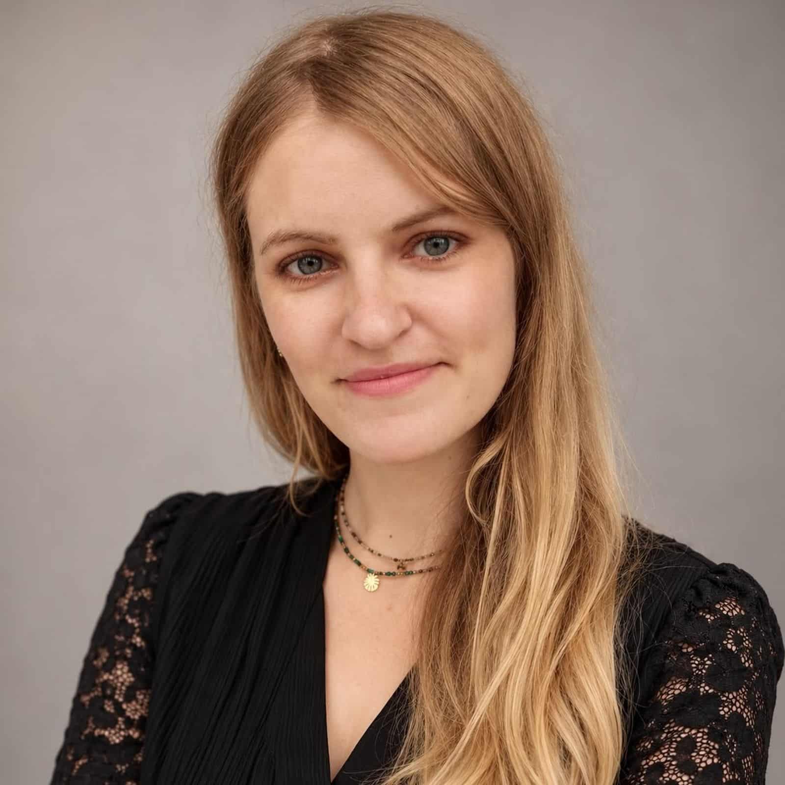 Violetta Bzowa - terapeutka pracujące z osobami zmagającymi się z bezsennością.